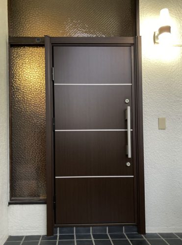 新百合ヶ丘エリア麻生区のリフォーム専門店｜リフォーム工房アントレの玄関ドアの施工事例写真です。YKKのドアリモを採用したリフォーム事例写真Aです。
