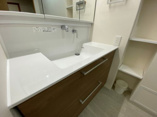 新百合ヶ丘エリア麻生区のリフォーム専門店｜リフォーム工房アントレの洗面台の施工事例写真です。TOTOオクターブを採用したリフォーム事例写真Bです。